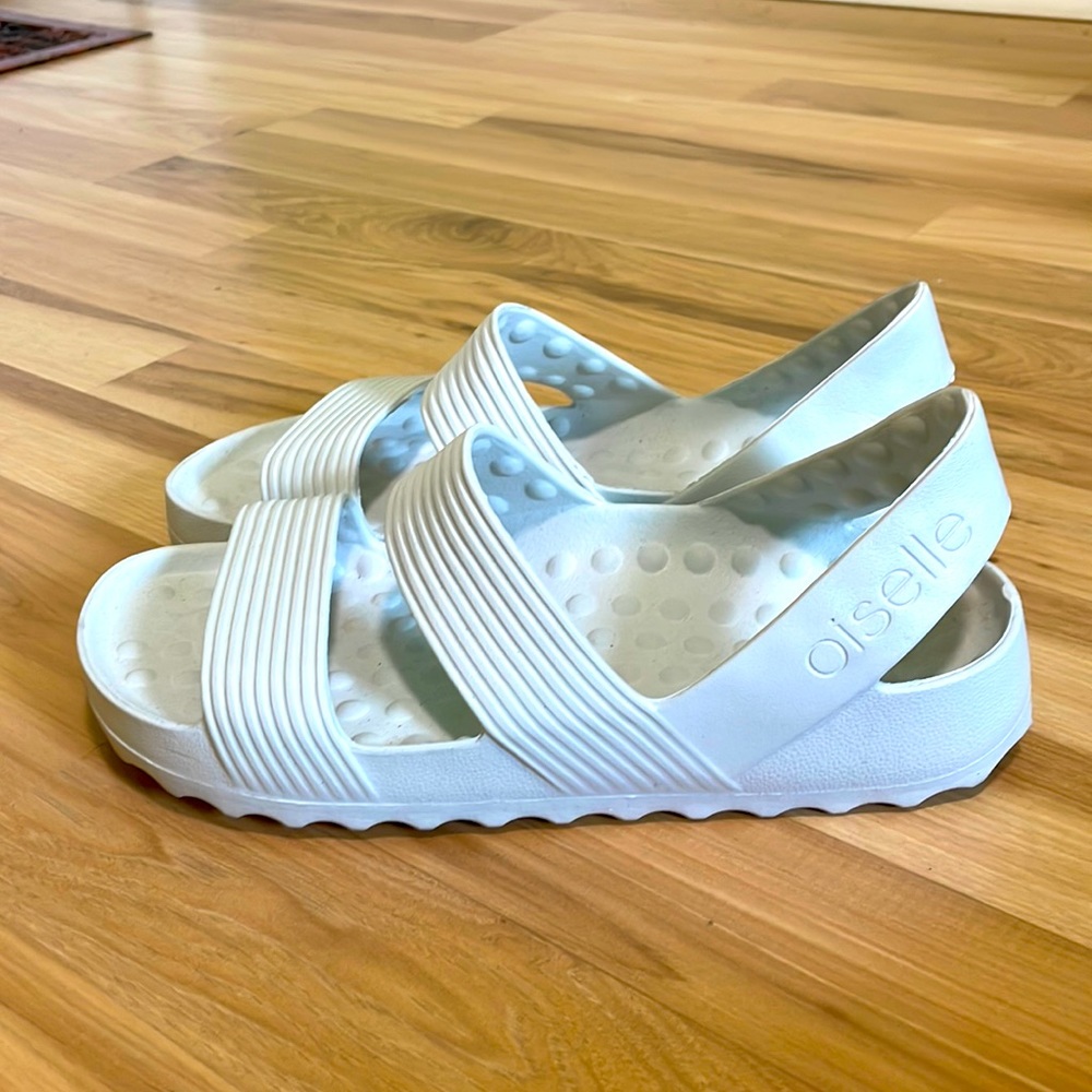 oiselle White Slip-On Rubber Sandals
